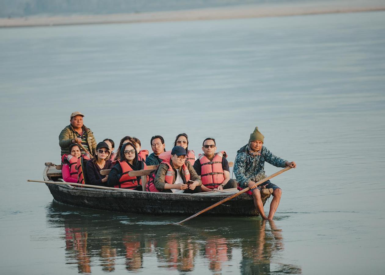 Hotel Sanctuary Chitwan National Park Esterno foto