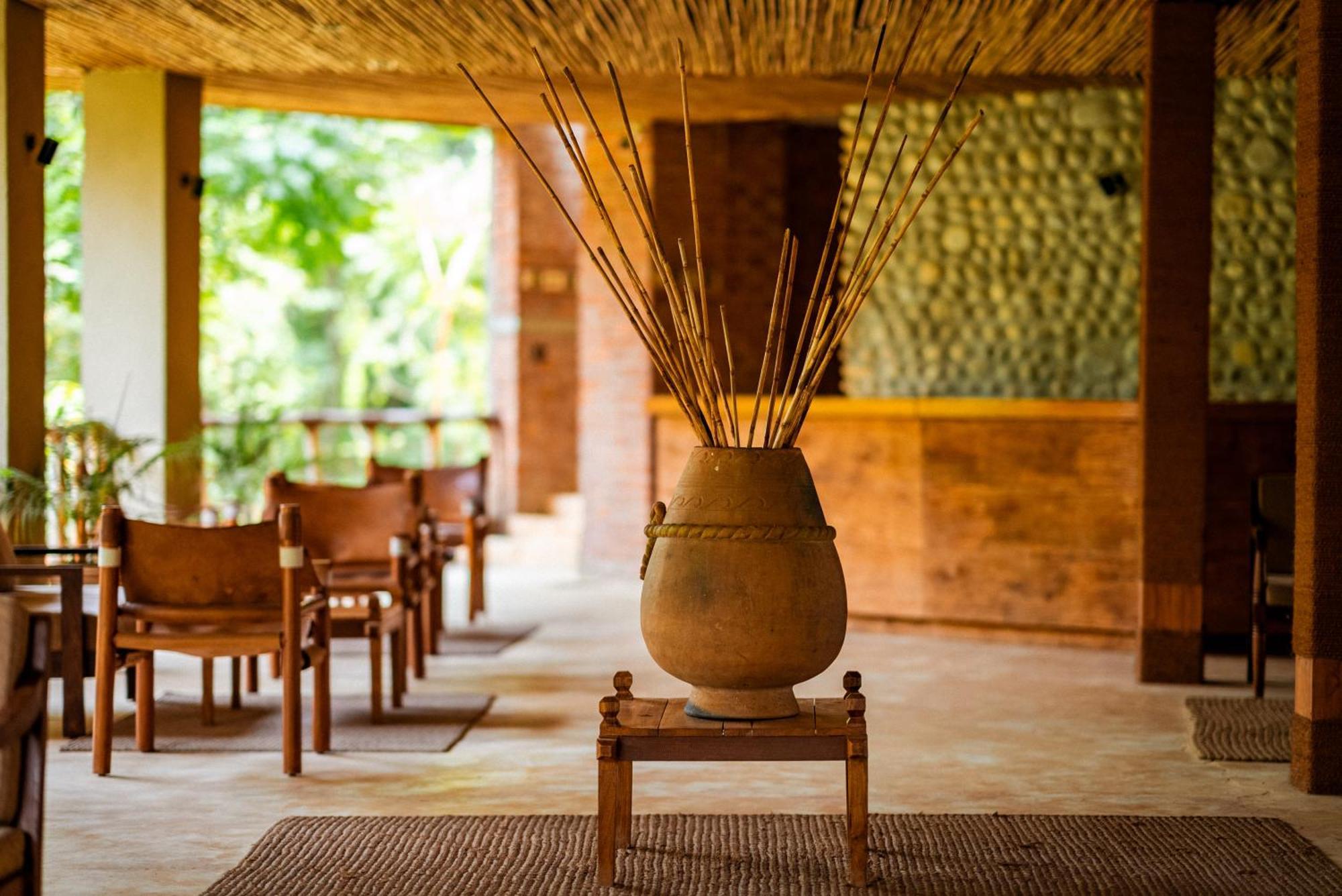 Hotel Sanctuary Chitwan National Park Esterno foto