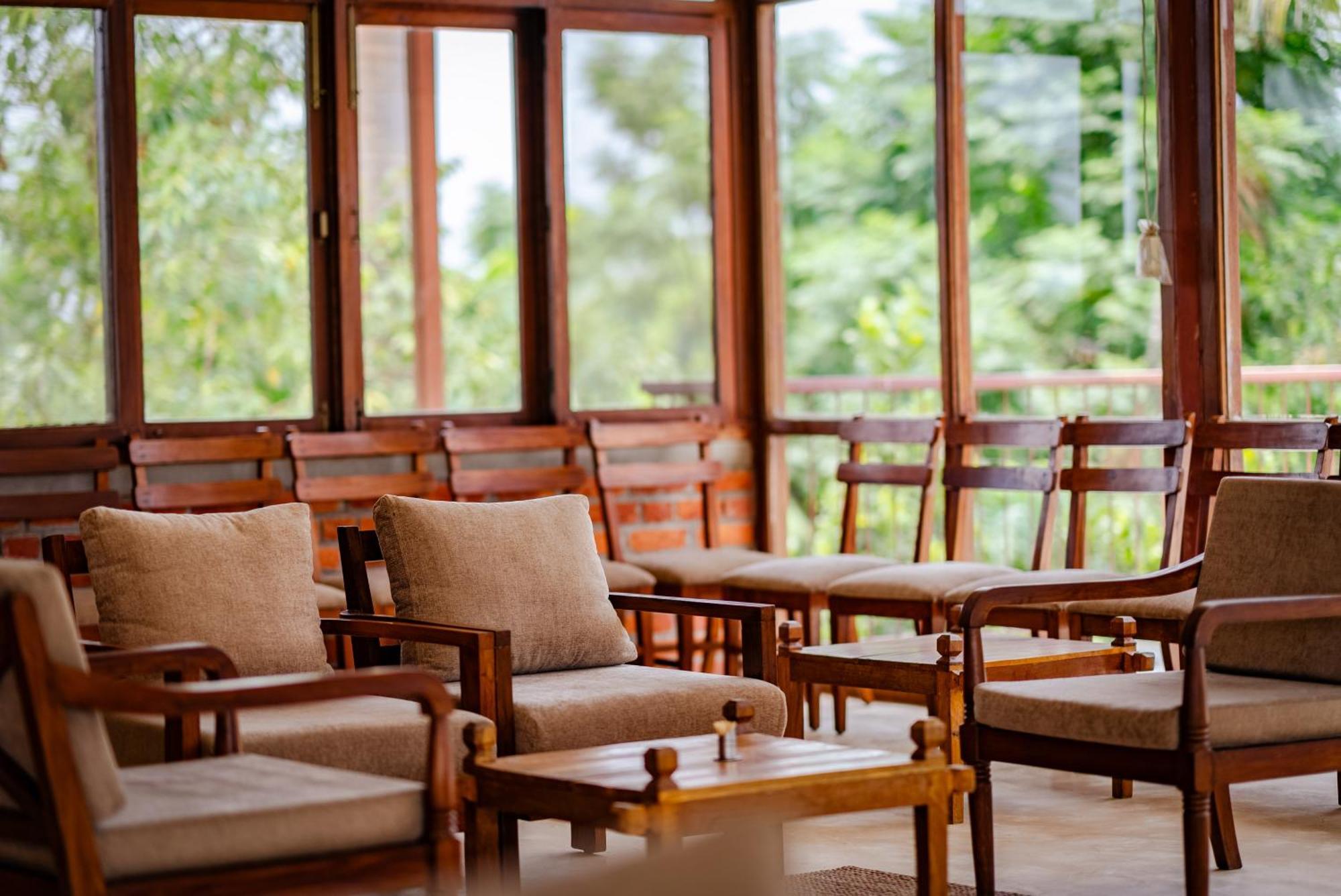 Hotel Sanctuary Chitwan National Park Esterno foto