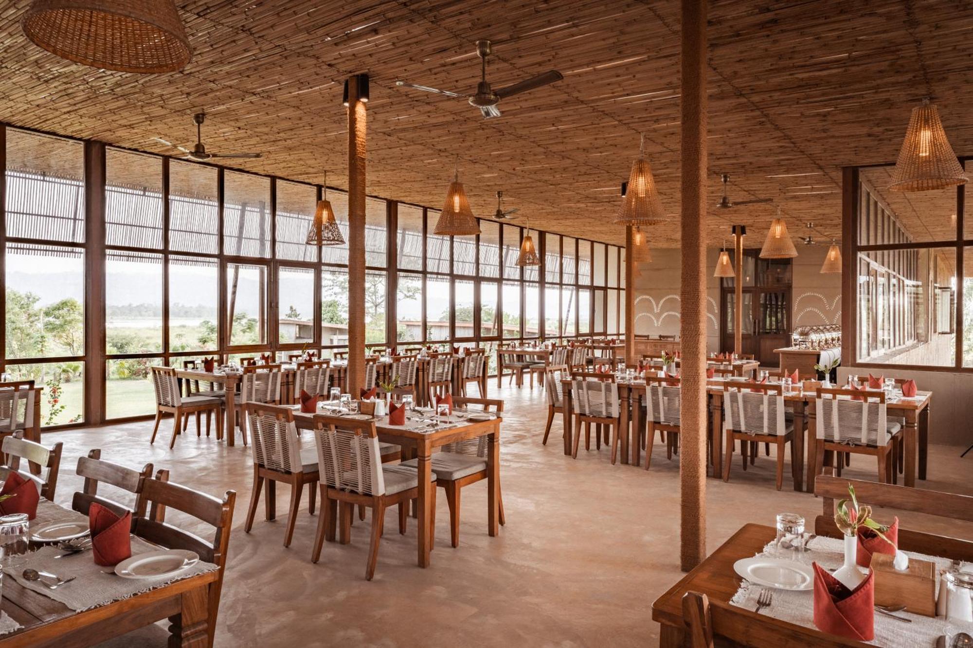 Hotel Sanctuary Chitwan National Park Esterno foto