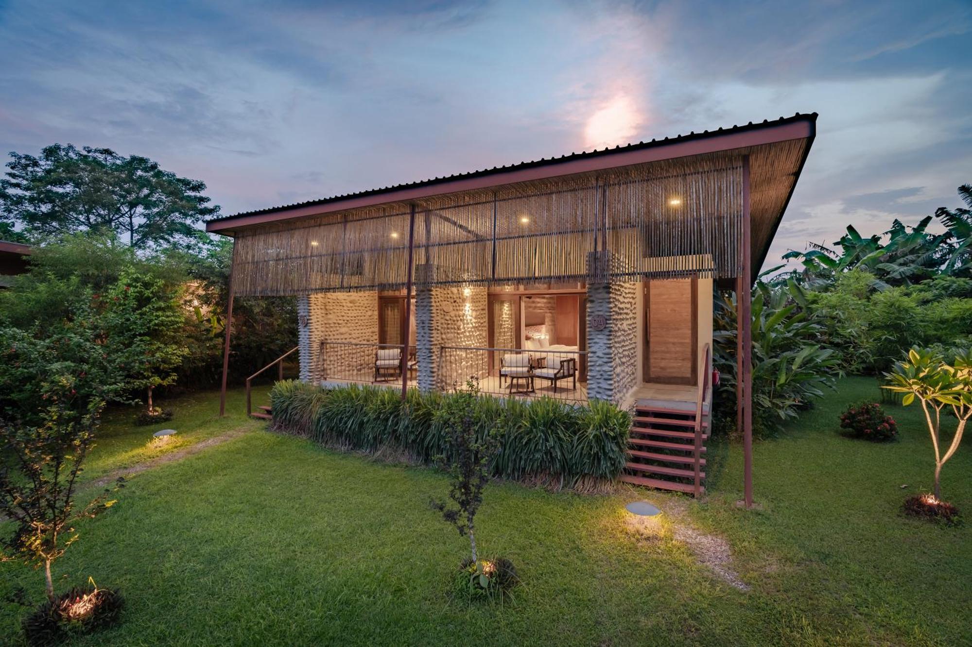 Hotel Sanctuary Chitwan National Park Esterno foto