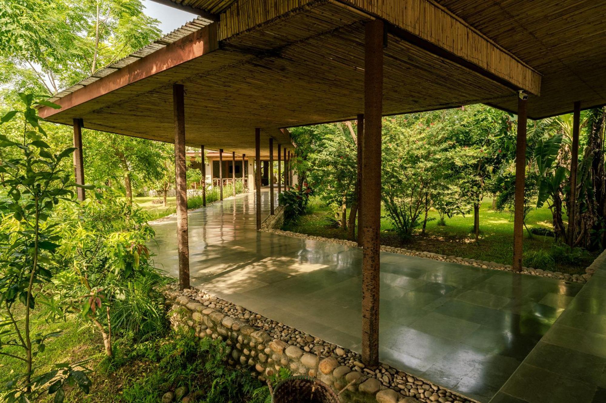 Sanctuary Chitwan National Park Esterno foto