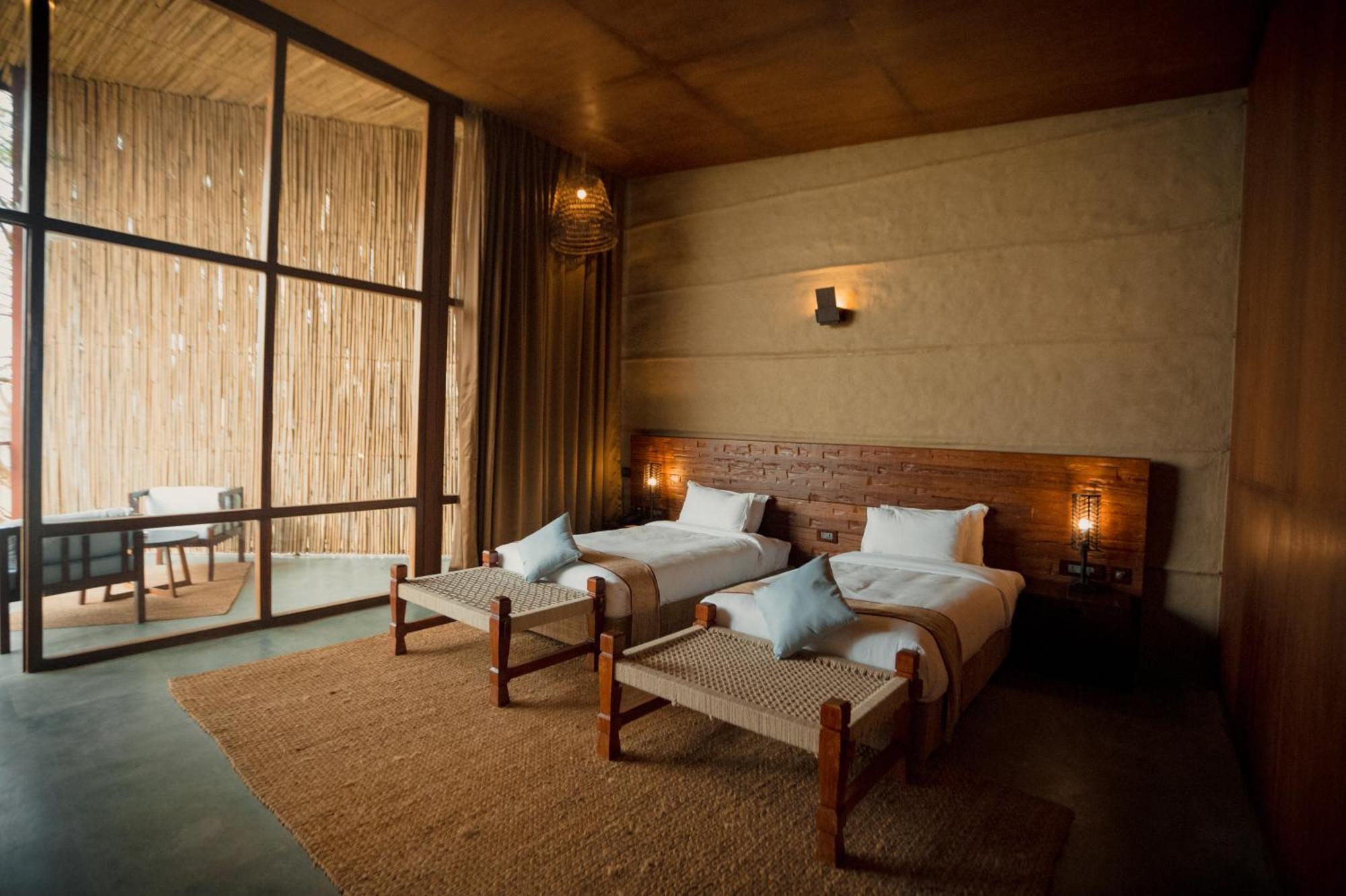 Hotel Sanctuary Chitwan National Park Esterno foto